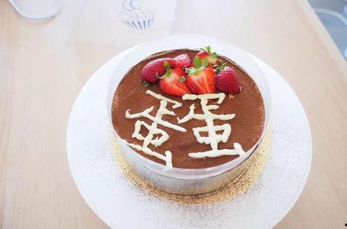 娱乐吃瓜酱哥哥切蛋糕